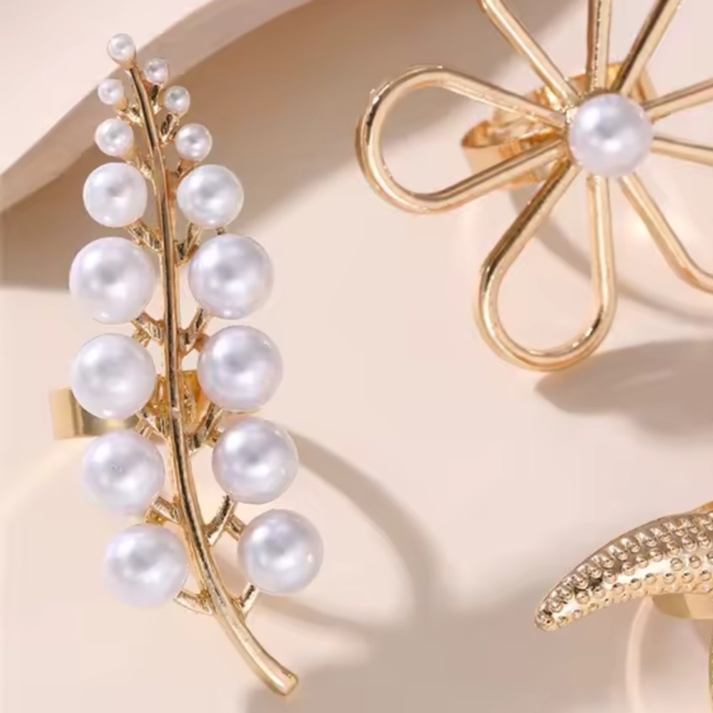 Zara model adjustable casual leaf 
Gold and Pearl Women's Ring - Picture 6 of 6